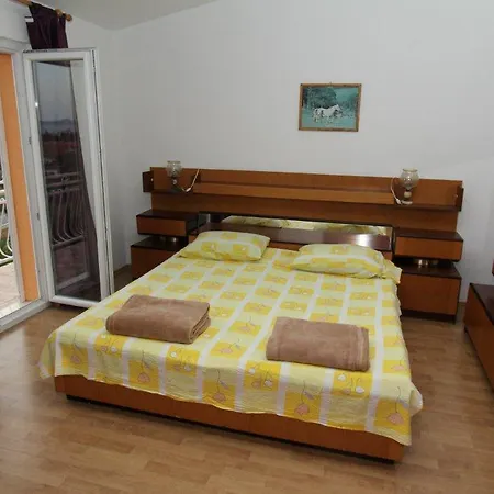14706b * Sveti Filip i Jakov